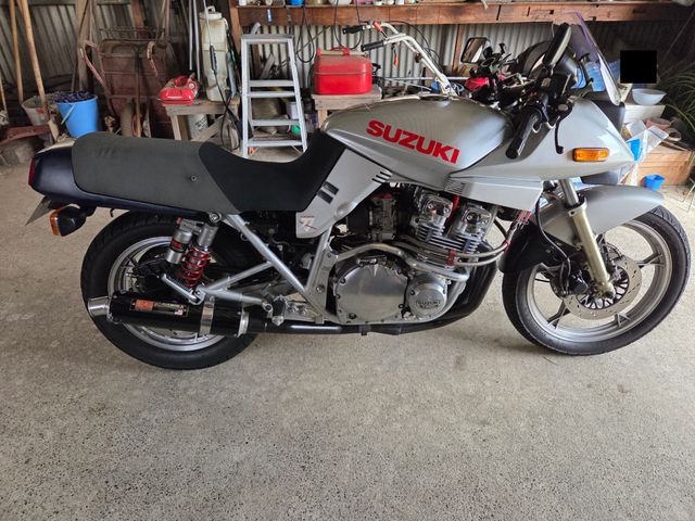 スズキ GSX1100S KATANA